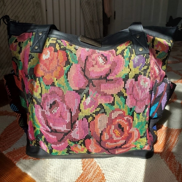 Nena and Co Moody floral TPB - Picture 16 of 16